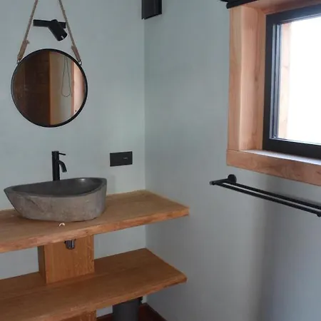 Les Cabanes Des Pierreux
